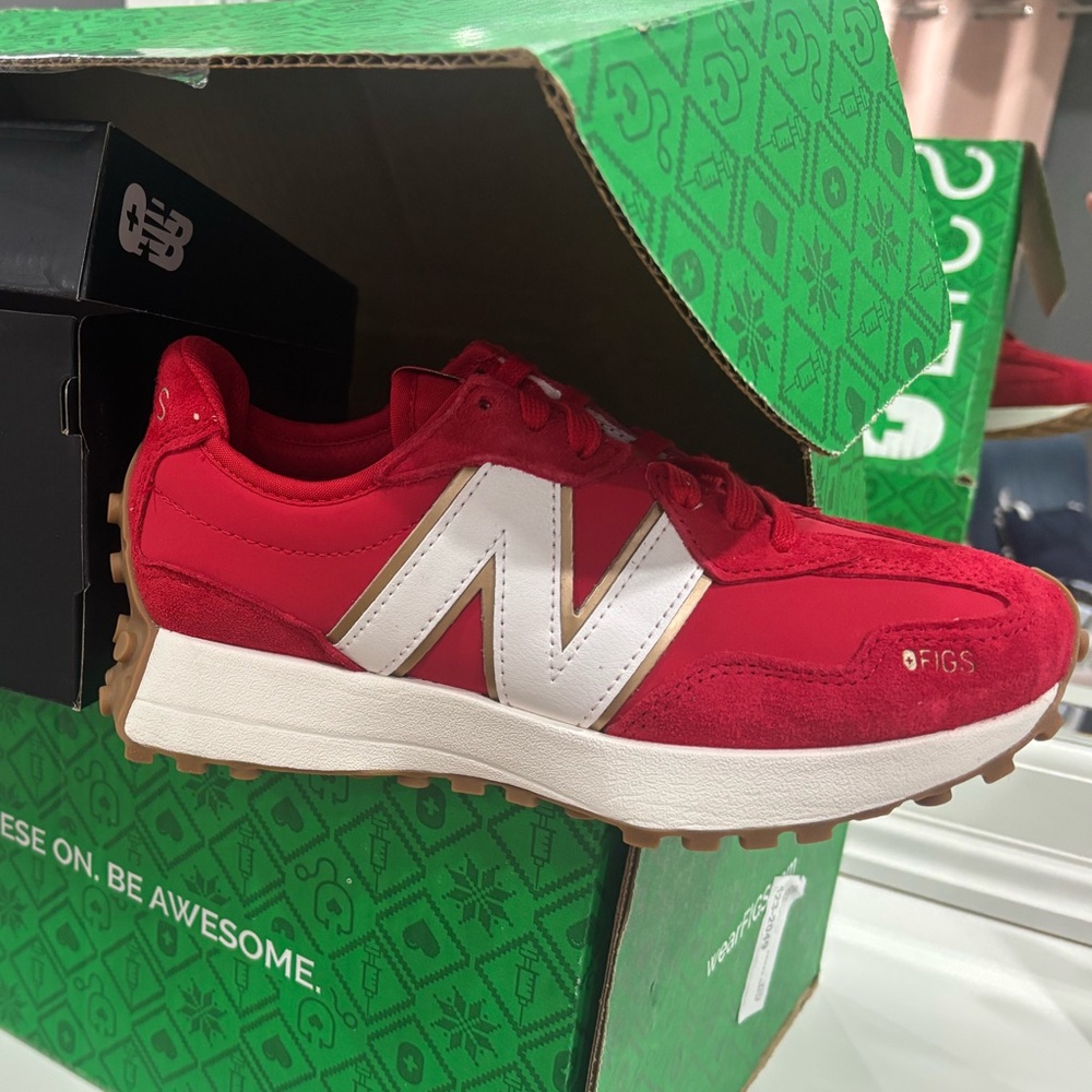 FIG New Balance 327